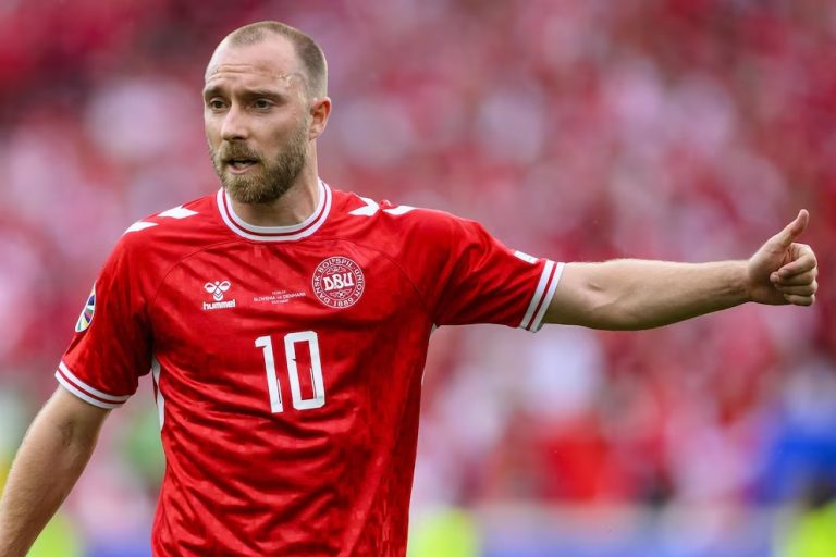 ASÍ SE ACTIVÓ EL DISPOSITIVO QUE SALVÓ LA VIDA DEL FUTBOLISTA CHRISTIAN ERIKSEN, QUIEN SE DESPLOMÓ EN LA CANCHA