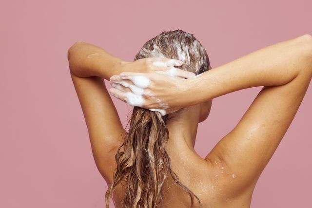 RETIRAN DEL MERCADO VARIOS LOTES DEL SHAMPOO ORIBE SERENE POR CONTAMINACIÓN BACTERIANA. QUIENES TIENEN SISTEMA INMUNOLÓGICO DÉBIL SON MÁS SUSCEPTIBLES