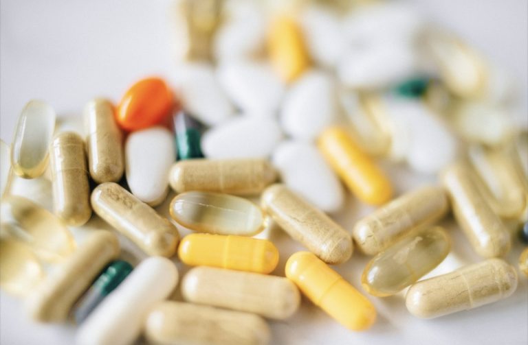 CASI 8 DE CADA 10 ESTADOUNIDENSES TOMAN SUPLEMENTOS PARA CUIDAR SU SALUD
