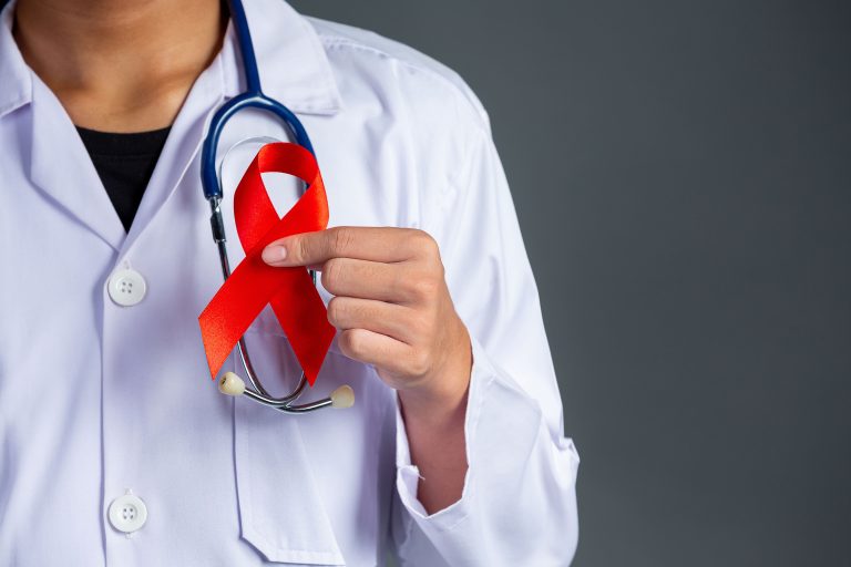 EL VIH SIGUE SIENDO UN DESAFÍO DE SALUD PÚBLICA PARA LAS COMUNIDADES LATINAS EN ESTADOS UNIDOS